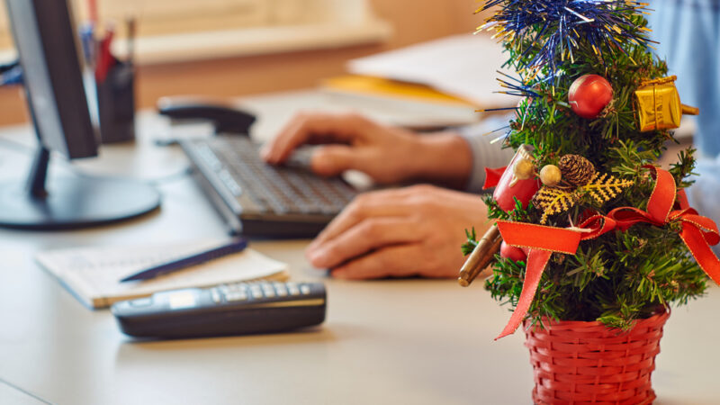 Office Christmas Decorating Tips